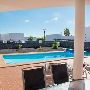 https://villas-blancas.in-canary-islands.com