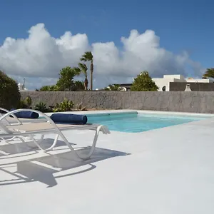 https://villa-lola.in-canary-islands.com